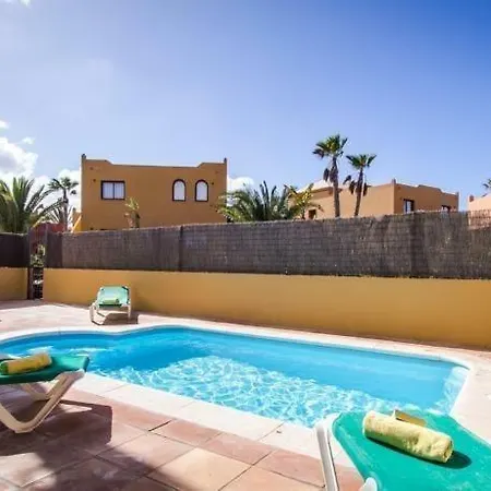Ohana Surf House بيت ضيافة *