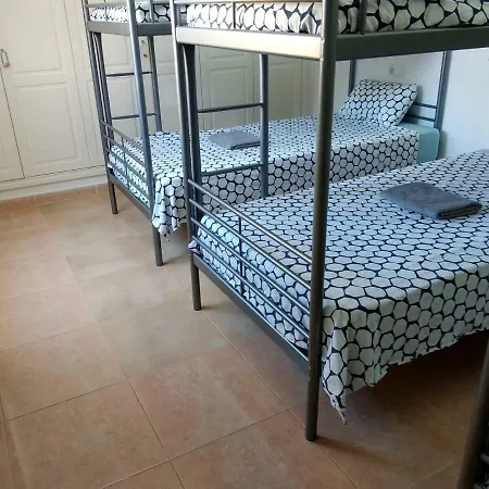 Ohana Surf House بيت ضيافة *